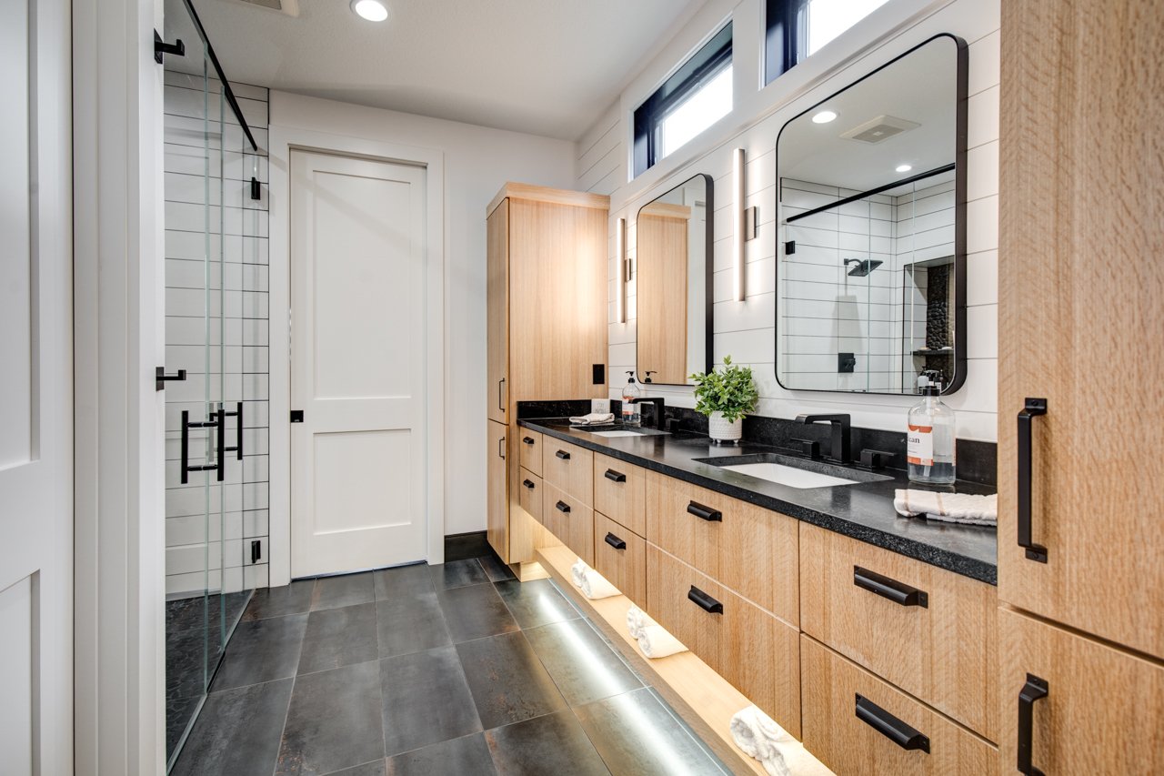 Bathroom vanity